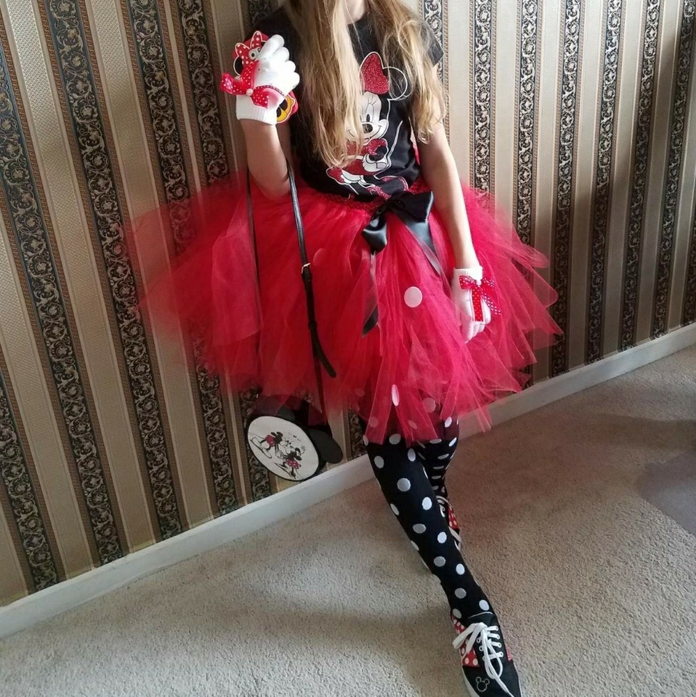 Adult Minnie Mouse costume tutu size 2-4, gloves and headband